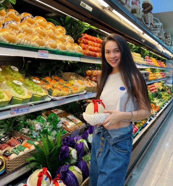 Sao Việt khỏe đẹp: Hiền Thục tập yoga, đạp xe giữ dáng