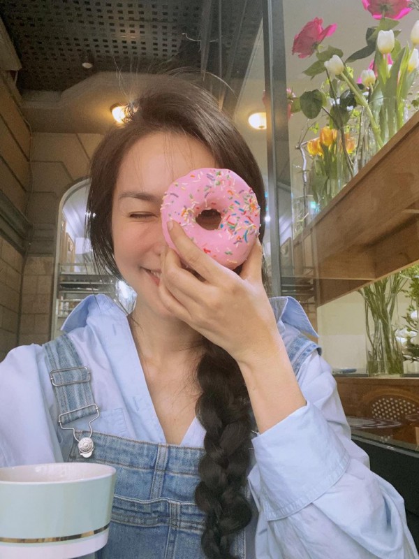 Sao Việt khỏe đẹp: Hiền Thục tập yoga, đạp xe giữ dáng