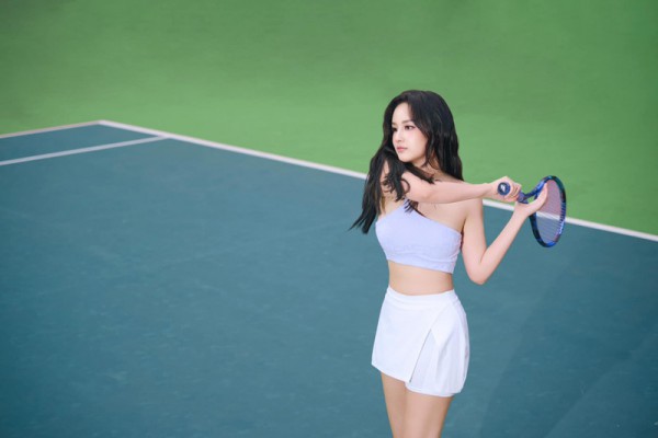 Sao Việt khỏe đẹp: Mai Phương Thúy chơi tennis giúp dáng đẹp, trẻ trung