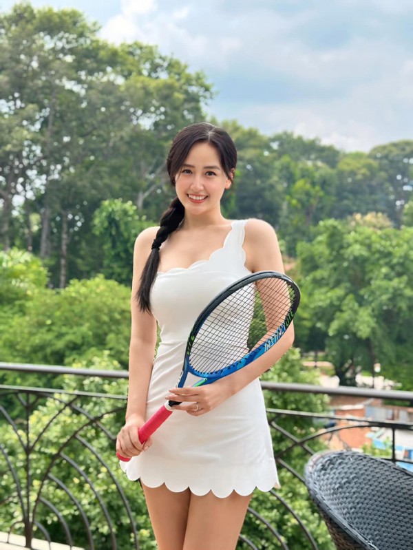 Sao Việt khỏe đẹp: Mai Phương Thúy chơi tennis giúp dáng đẹp, trẻ trung