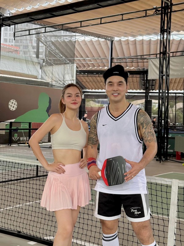 Sao Việt khỏe đẹp: Mẹ 3 con Phạm Quỳnh Anh chơi pickleball để dáng thon