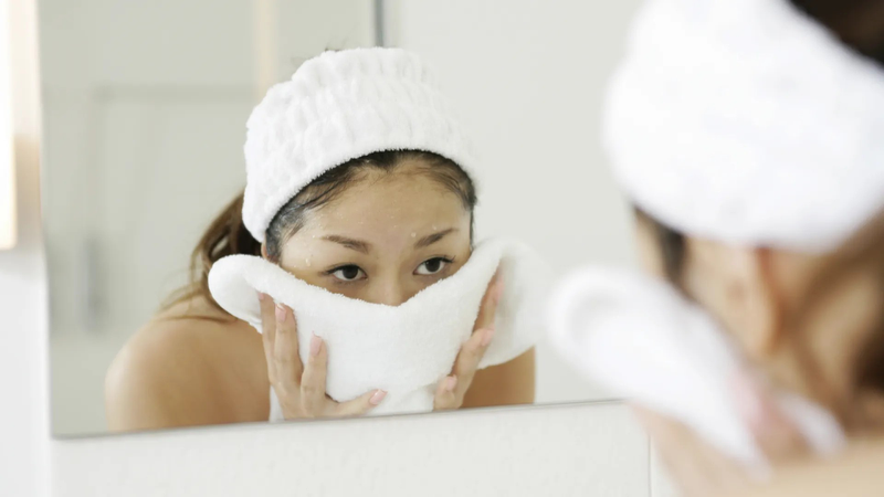 Sử dụng khăn mặt dễ khiến da nổi mụn, lão hóa sớm