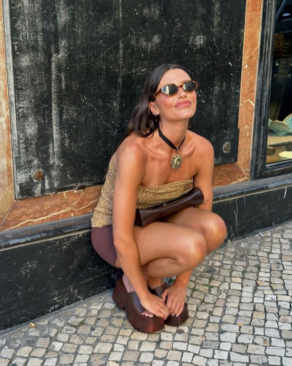 Sự trở lại của thiết kế dép đế cao