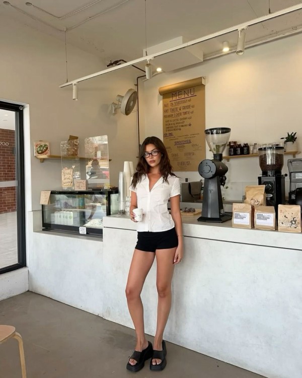 Sự trở lại của thiết kế dép đế cao