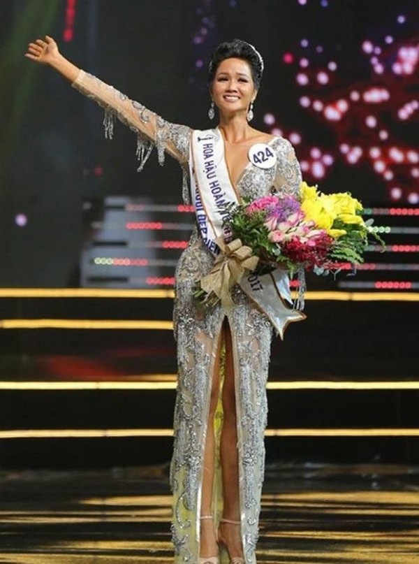 Thật bất ngờ, 3 người đẹp đăng quang Hoa hậu Hoàn vũ Việt Nam đều chọn kiểu trang phục này