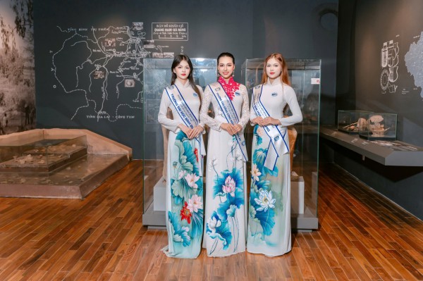 Thí sinh Hoa hậu sinh viên Hòa bình Việt Nam khoe sắc với áo dài Thí sinh Hoa hậu sinh viên Hòa bình Việt Nam khoe sắc với áo dài