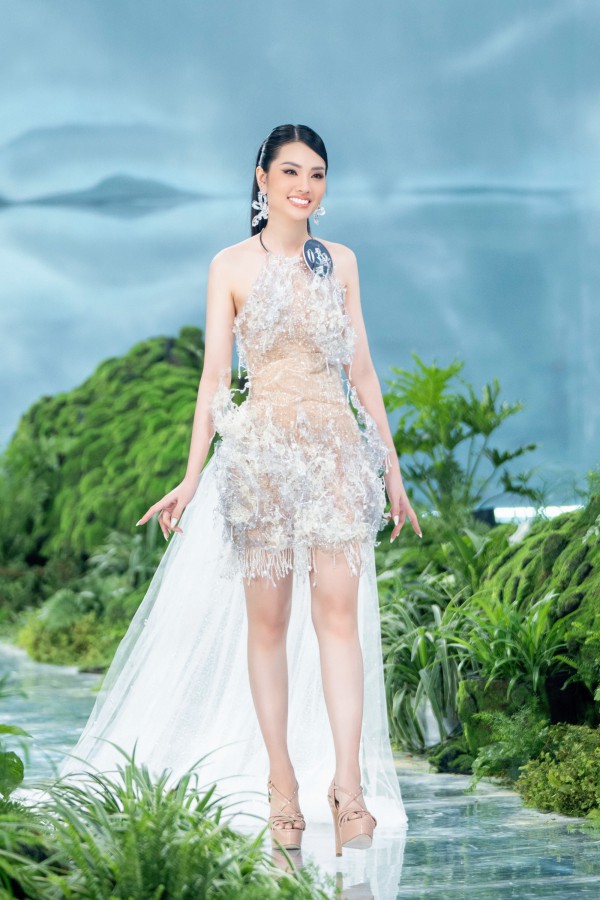 Thí sinh diện trang phục từ nilong, chai nhựa thi ”Miss Earth Việt Nam 2023”