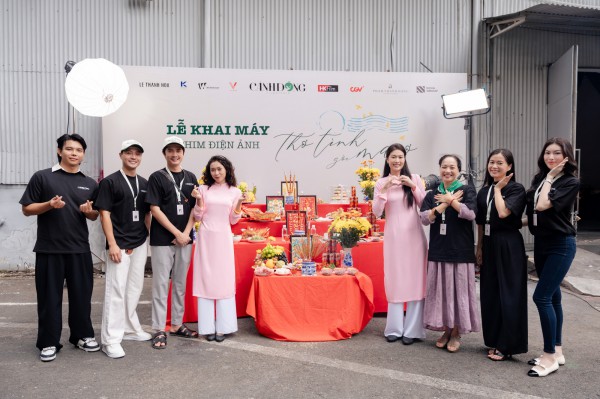 Thiên Ân dịu dàng trong ngày khai máy phim điện ảnh mới