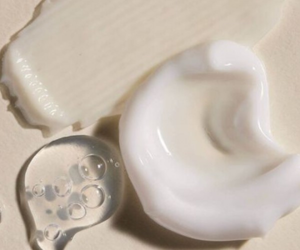 Thói quen trộn kem dưỡng ẩm và kem chống nắng gây hại cho da