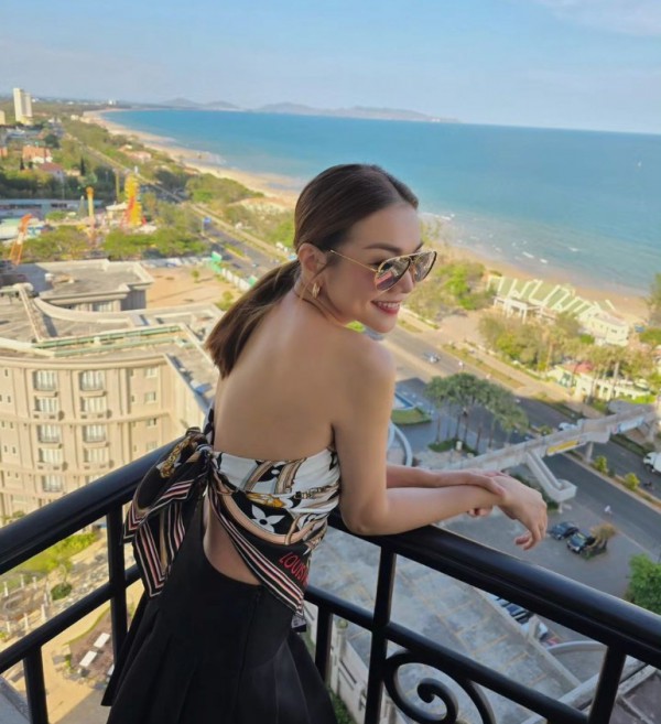 Thời trang chơi lễ của nhân Việt Thời trang chơi lễ của nhân Việt