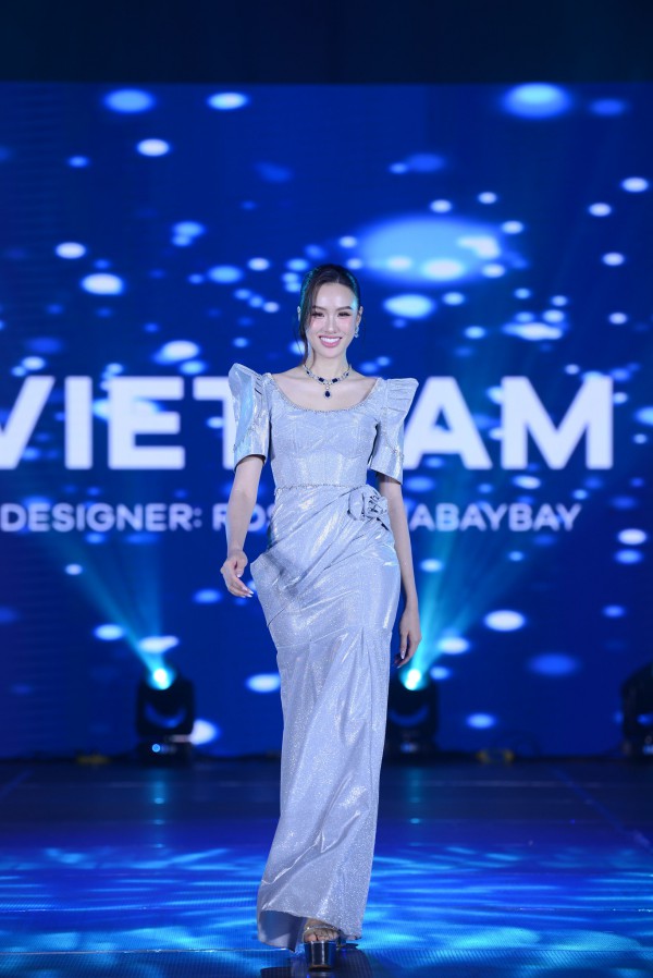 Thời trang cuốn hút của Trịnh Mỹ Anh tại Miss Earth 2025