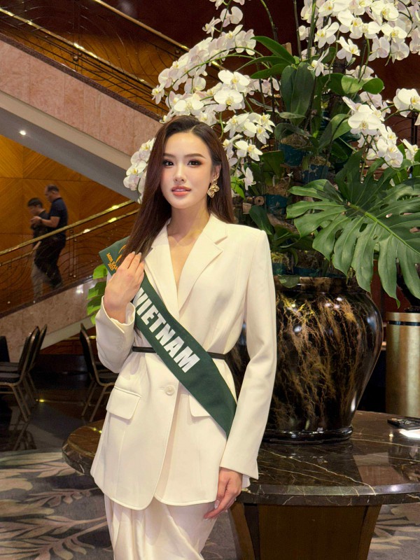 Thời trang cuốn hút của Trịnh Mỹ Anh tại Miss Earth 2025