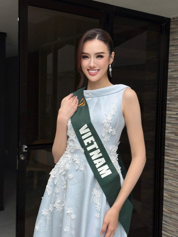 Thời trang cuốn hút của Trịnh Mỹ Anh tại Miss Earth 2025