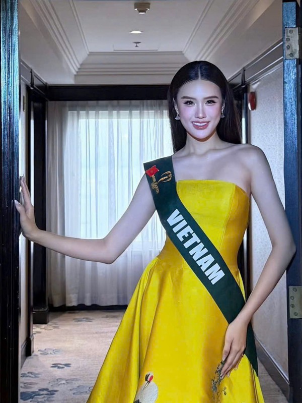 Thời trang cuốn hút của Trịnh Mỹ Anh tại Miss Earth 2025