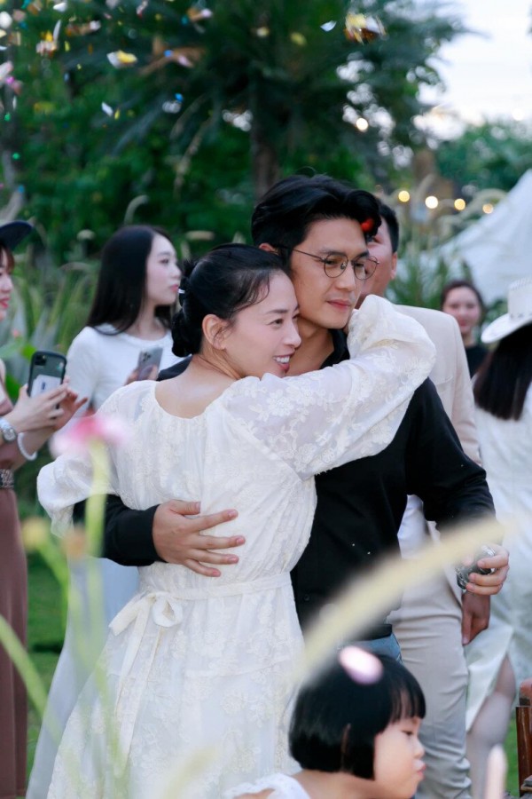 Thời trang sành điệu của 3 mỹ nhân Việt đang mang thai Thời trang sành điệu của 3 mỹ nhân Việt đang mang thai