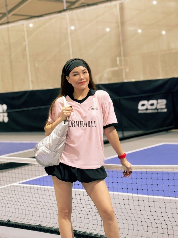 Trang phục chơi pickleball của Trà Ngọc Hằng Trang phục chơi pickleball của Trà Ngọc Hằng