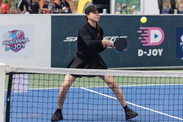 Trang phục chơi pickleball của Trà Ngọc Hằng Trang phục chơi pickleball của Trà Ngọc Hằng
