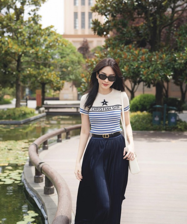 Trang phục của Đàm Thu Trang, Đặng Thu Thảo đơn giản mà vẫn đẹp