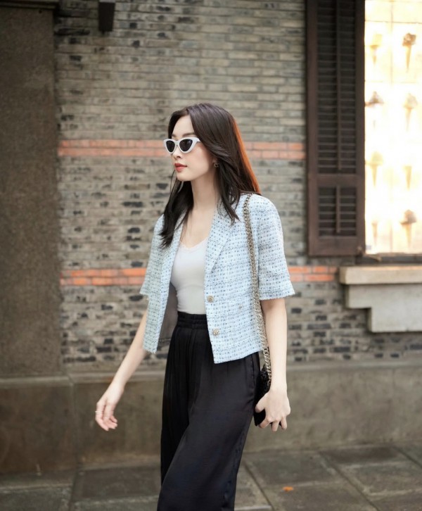 Trang phục của Đàm Thu Trang, Đặng Thu Thảo đơn giản mà vẫn đẹp