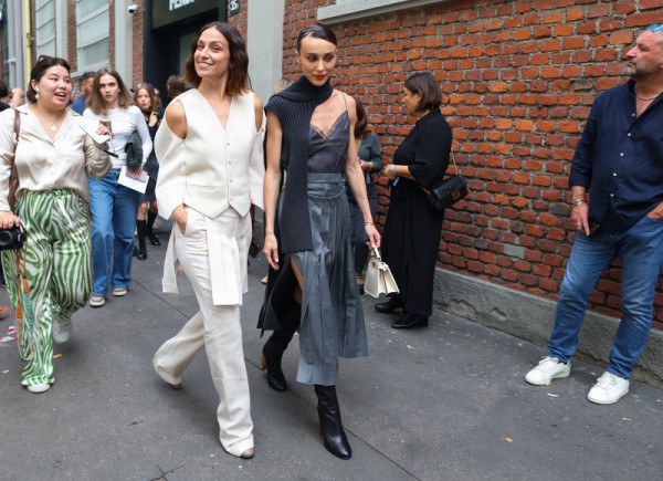 Trang phục đơn sắc ”lên ngôi” tại Milan Fashion Week 2023