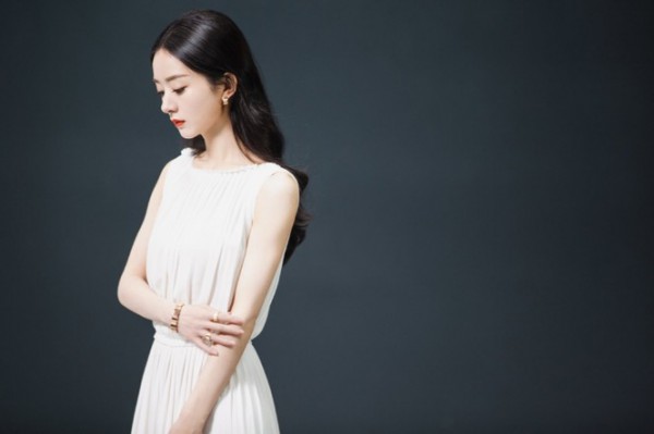 Hoa hậu Thùy Tiên xinh đẹp tuyệt đối cùng các mẫu mới nhất của thời trang  Dior