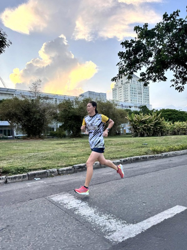 Từ hồ bơi đến đường chạy, Ánh Viên ngày càng đẹp rực rỡ