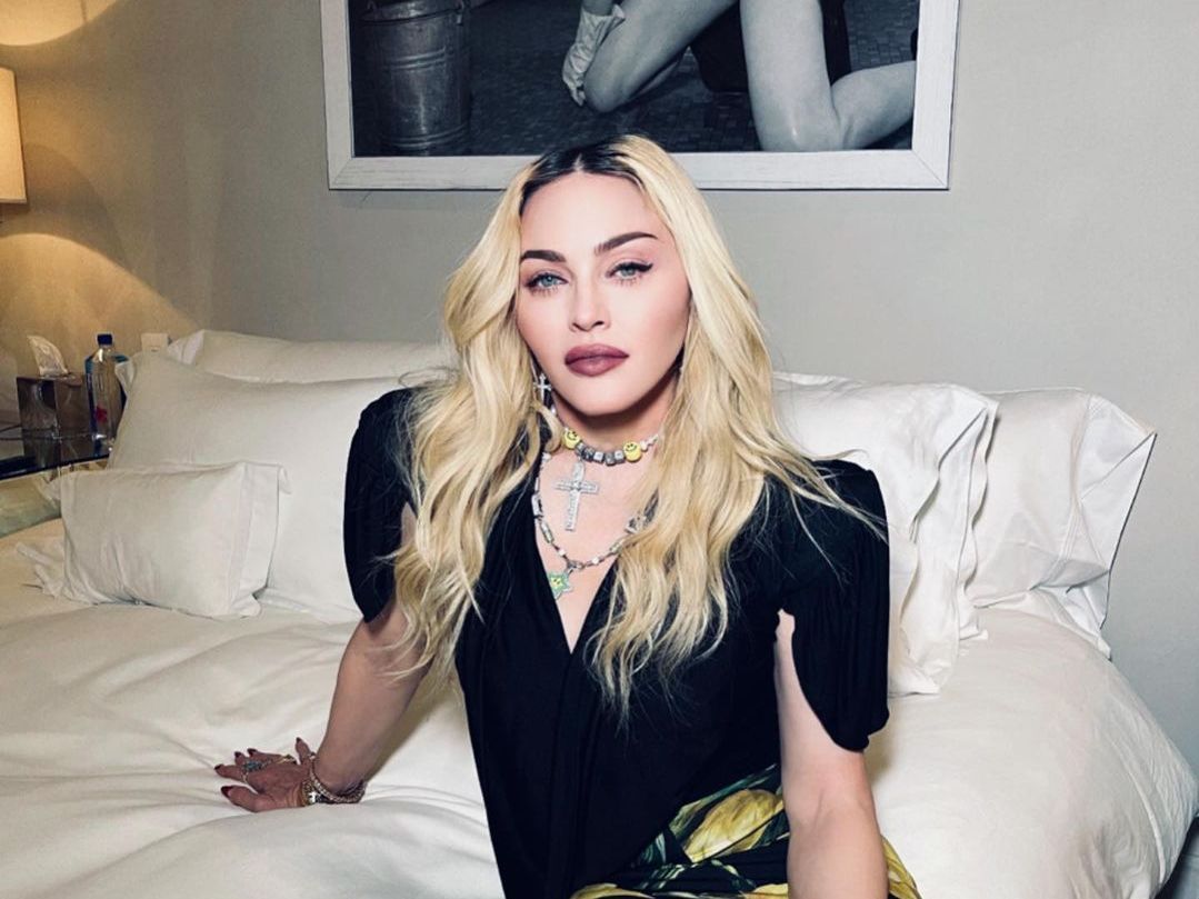 Tuyệt chiêu giúp Madonna tự tin khoe dáng gợi cảm tuổi 67