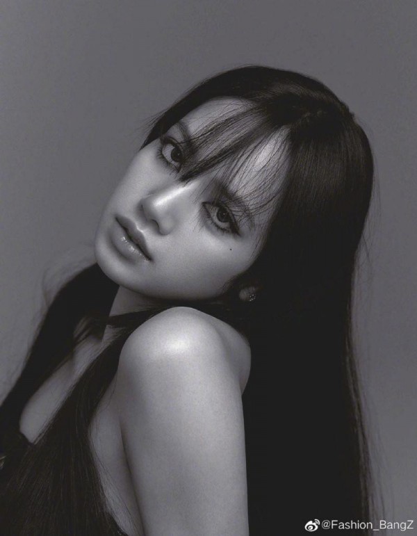 VOGUE Nhật tung bộ ảnh trang trong của Lisa BLACKPINK, tiết lộ điều nữ idol  trân