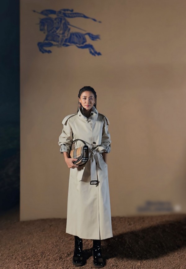 Văn Mai Hương cá tính tham dự 