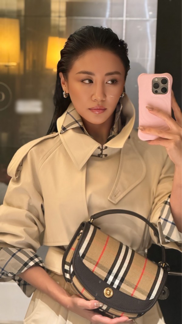 Văn Mai Hương cá tính tham dự 