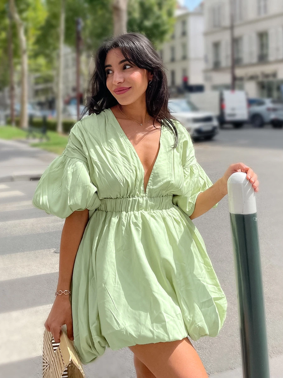 Váy áo sắc xanh lá chiếm sóng mùa hè Váy áo sắc xanh lá chiếm sóng mùa hè