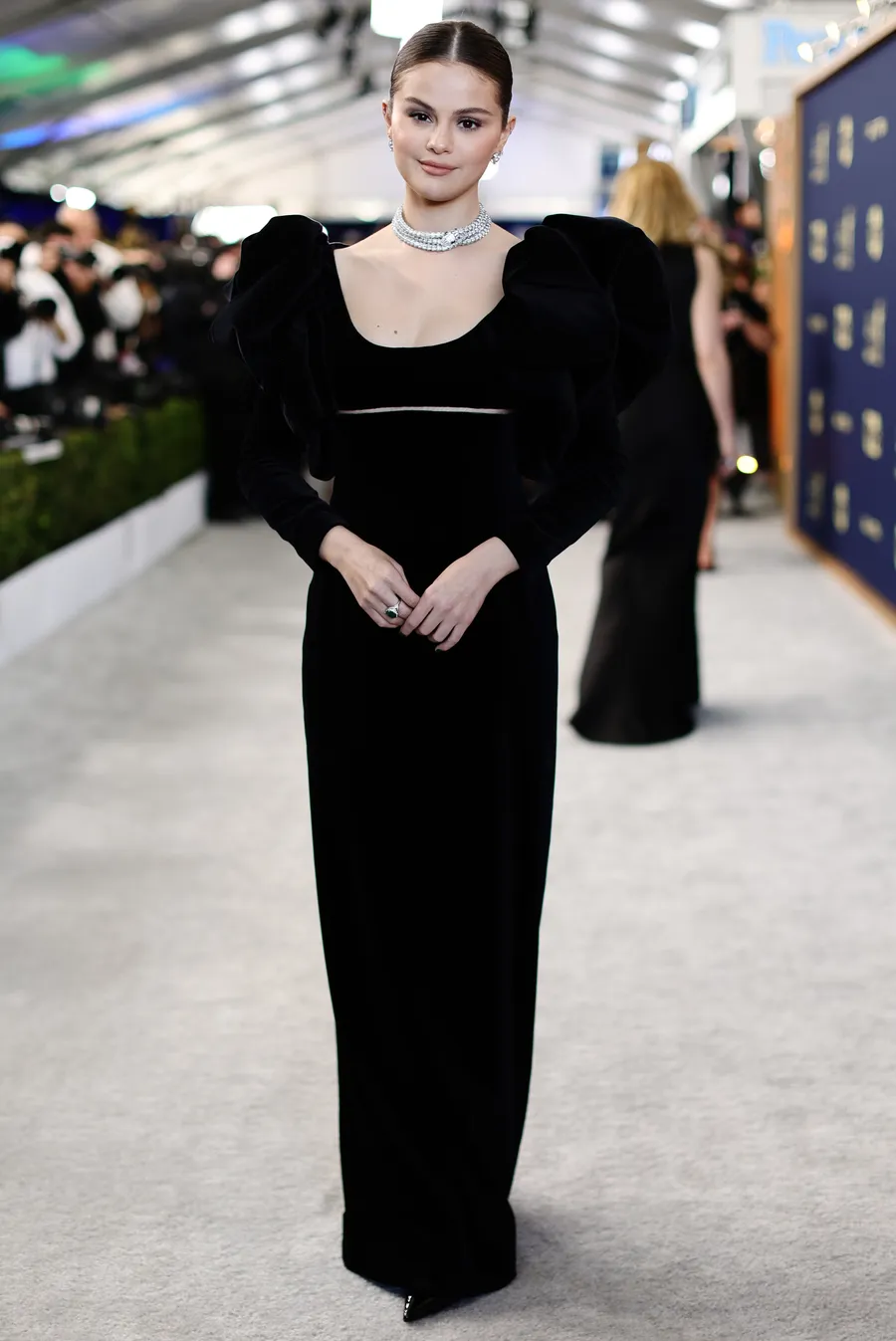 Vẻ ngoài khiến ai cũng bất ngờ của ca sĩ Selena Gomez Vẻ ngoài khiến ai cũng bất ngờ của ca sĩ Selena Gomez