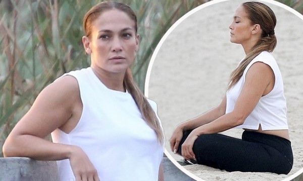 Victoria Beckham ăn cá hồi, Jennifer Lopez ngồi thiền để trẻ hơn mỗi ngày