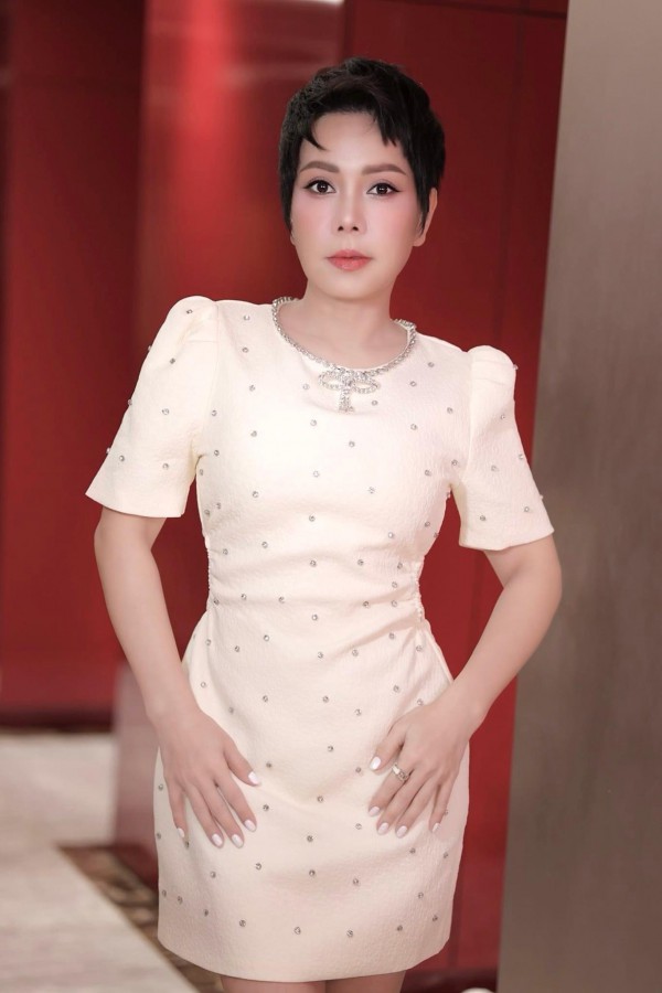 Việt Hương hy sinh nhan sắc để đóng phim