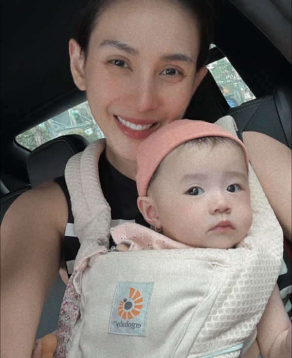 Võ Hoàng Yến bật mí bước dưỡng da nhanh gọn cho mẹ bỉm sữa