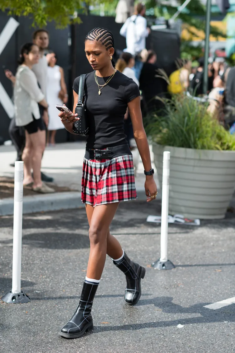 Xu hướng thời trang thập niên 90 trở lại đường phố mùa thu Xu hướng thời trang thập niên 90 trở lại đường phố mùa thu