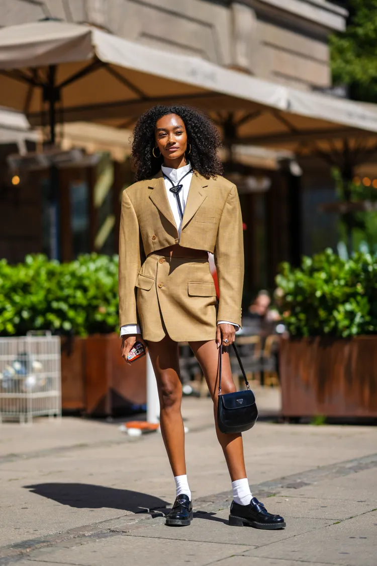 Xu hướng thời trang thập niên 90 trở lại đường phố mùa thu Xu hướng thời trang thập niên 90 trở lại đường phố mùa thu