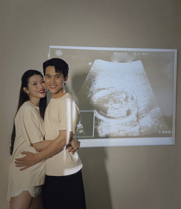 Á hậu Quỳnh Châu mang thai vẫn theo đuổi phong cách gợi cảm