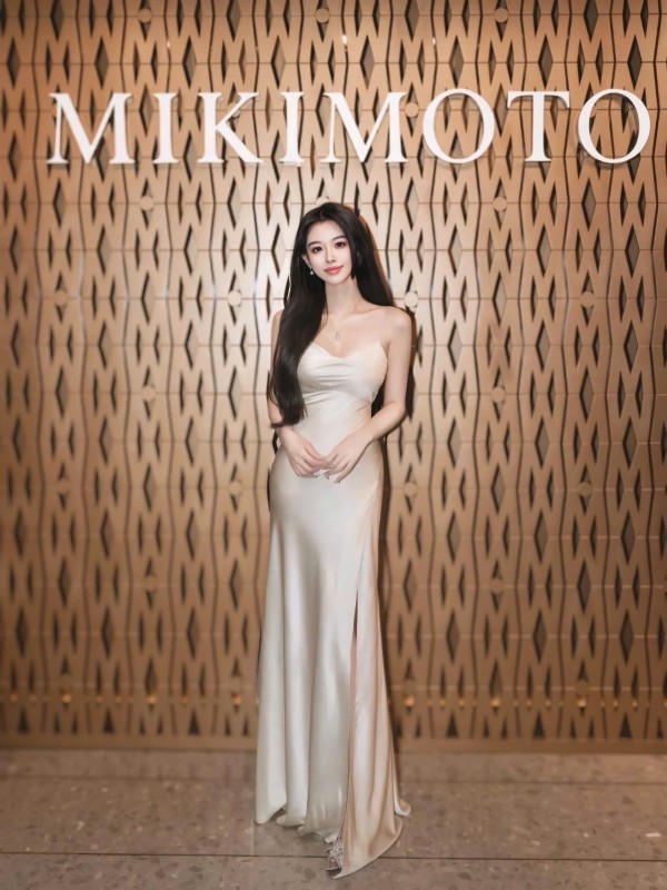 Đầm xòe được dự đoán là hot trend mùa xuân hè 2025 Đầm xòe được dự đoán là hot trend mùa xuân hè 2025