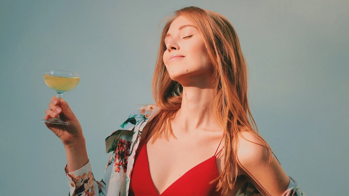 Đồ uống có cồn và đường là thủ phạm gây rụng tóc