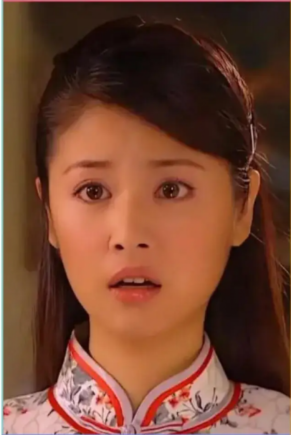 Ở tuổi 50, Lâm Tâm Như vẫn gây ấn tượng với vóc dáng thon gọn và thần thái trẻ trung