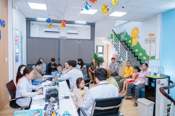 Chủ động bảo vệ bé trước làn sóng ‘dịch chồng dịch’ dâng cao