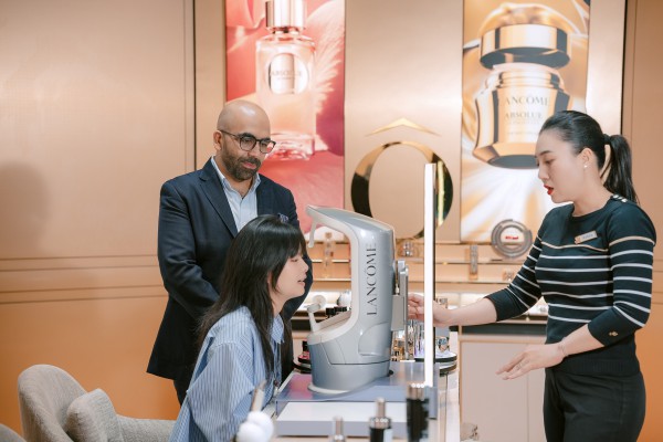 Để L'Oréal thúc đẩy sự chuyển mình của ngành làm đẹp Việt Nam Để L'Oréal thúc đẩy sự chuyển mình của ngành làm đẹp Việt Nam