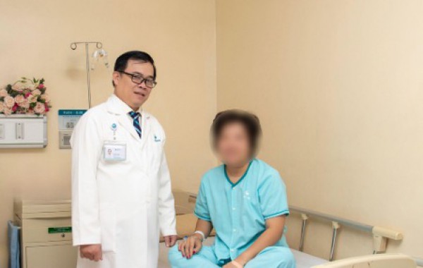 Người phụ nữ phát hiện khối u lớn 12cm sau 13 năm cắt tử cung Người phụ nữ phát hiện khối u lớn 12cm sau 13 năm cắt tử cung