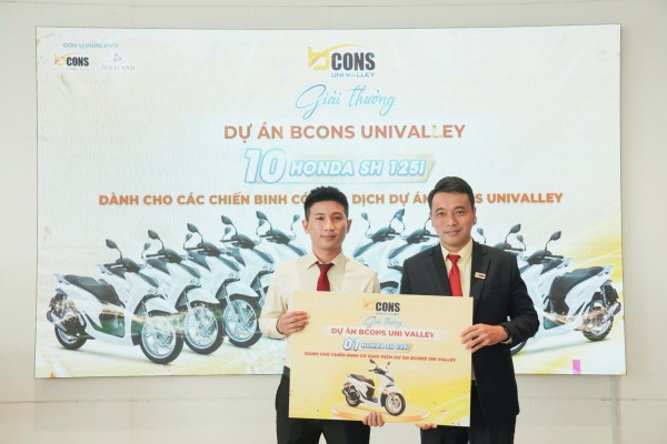 Bcons PS trao thưởng nhân viên kinh doanh 10 xe Honda SH