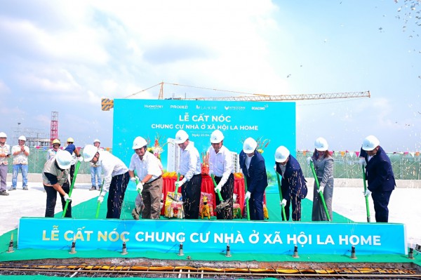 Cất nóc CC NOXH LA Home - An cư trong hệ sinh thái đô thị, công nghiệp