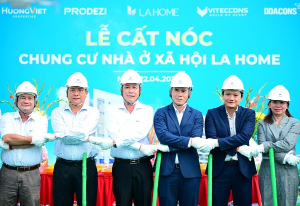 Cất nóc CC NOXH LA Home - An cư trong hệ sinh thái đô thị, công nghiệp