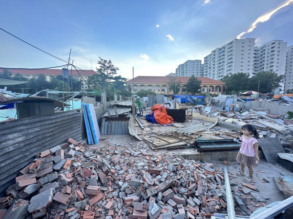Cưỡng chế 170 căn nhà phố xây trái phép ở Bình Tân