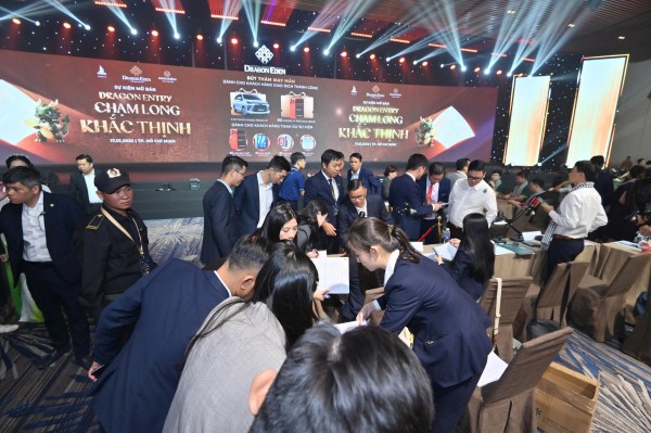 Gần 300 nền đất tại dự án Dragon Eden đã có chủ ngay trong ngày mở bán Gần 300 nền đất tại dự án Dragon Eden đã có chủ ngay trong ngày mở bán