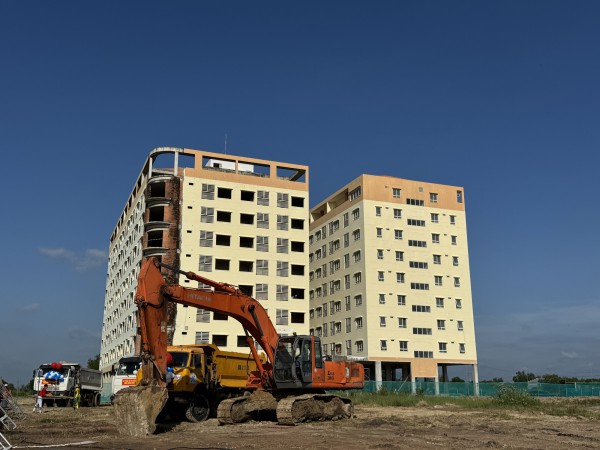 Vì sao nhà ở xã hội 'vừa thiếu, vừa ế'? Vì sao nhà ở xã hội 'vừa thiếu, vừa ế'?